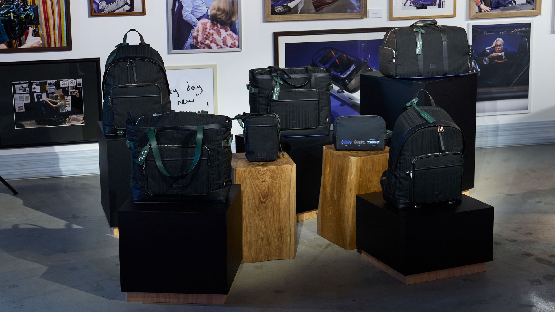 The lineup of the exhibited MINI PAUL SMITH bag collection